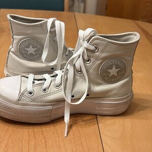 Converse Women’s Chuck Taylor Cream High-Tops. Size 7